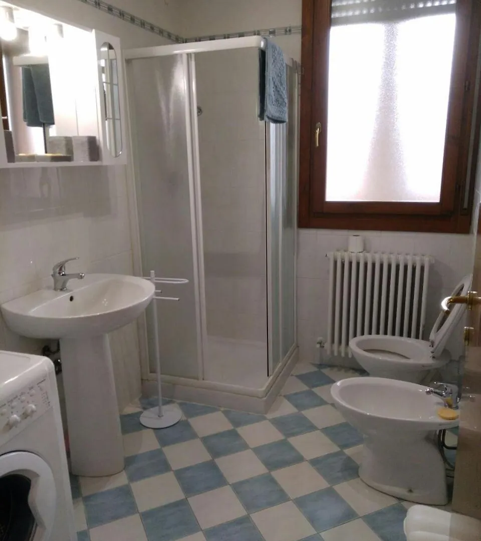Casa In Zona Fiera A Bologna Lägenhet